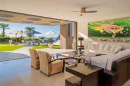 Contemporary Villa for Relaxing