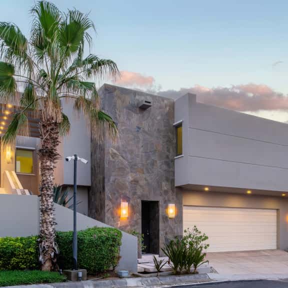 Contemporary Villa for Relaxing - Image 1