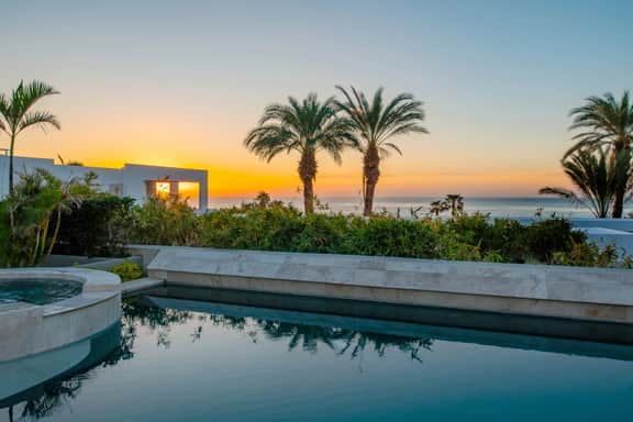 Contemporary Villa for Relaxing