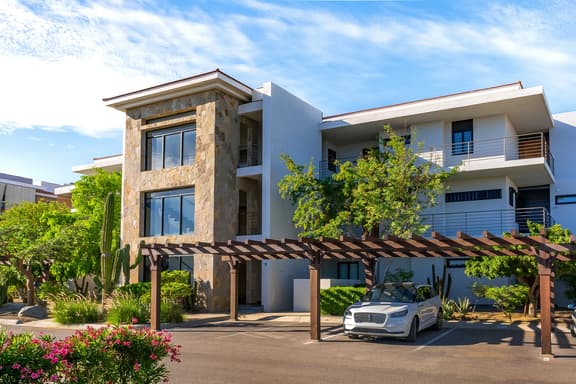 Luxe 2BR Condo Gated Community Top Amenities