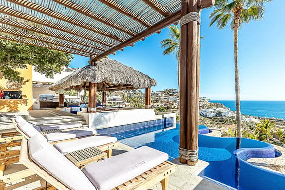 Panoramic Sea Breeze Villa in Pedregal